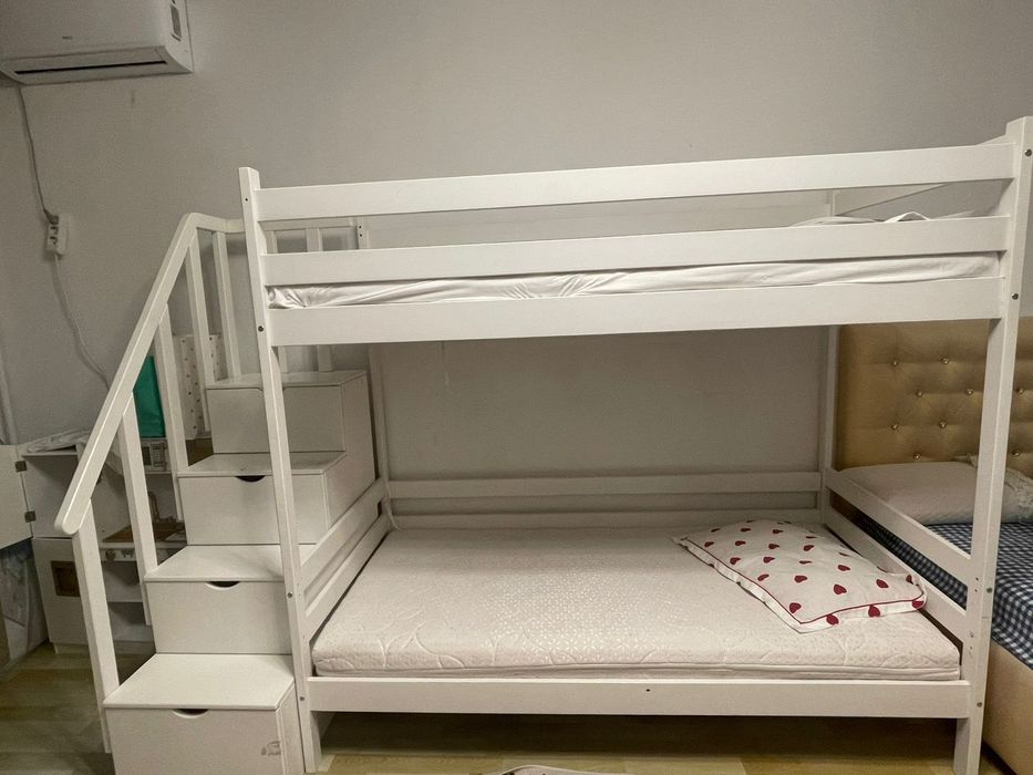 Двухъярусная кровать