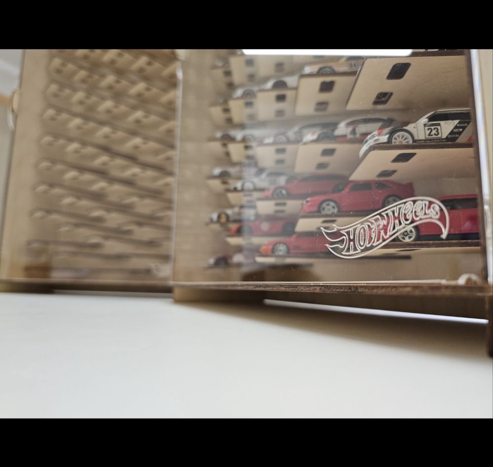 Витрина за 60 колички 1:64 Hot Wheels, Matchbox и др.