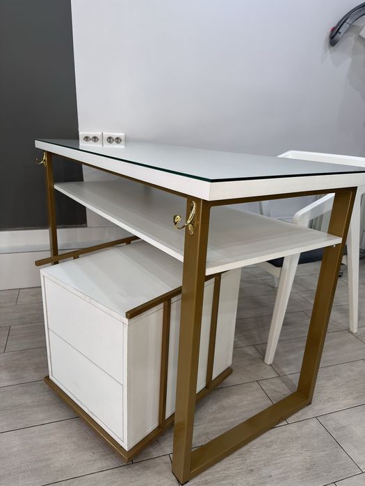 Продам стол с тумбой современый