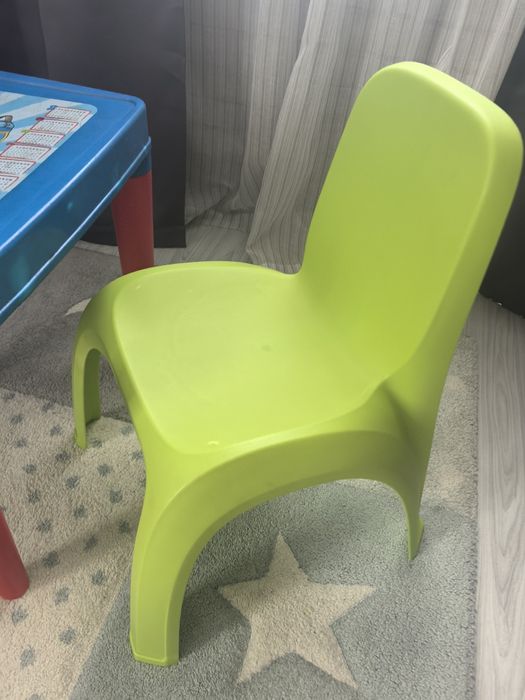 Детска масичка с два стола