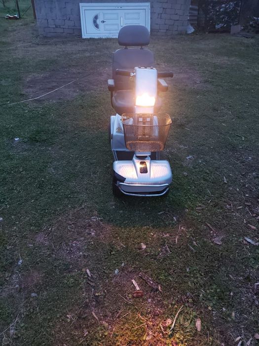 Carucior scuter electric Rascal persoane cu dizabilitati