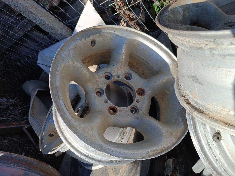 Vând roți 15-16 Opel frontera