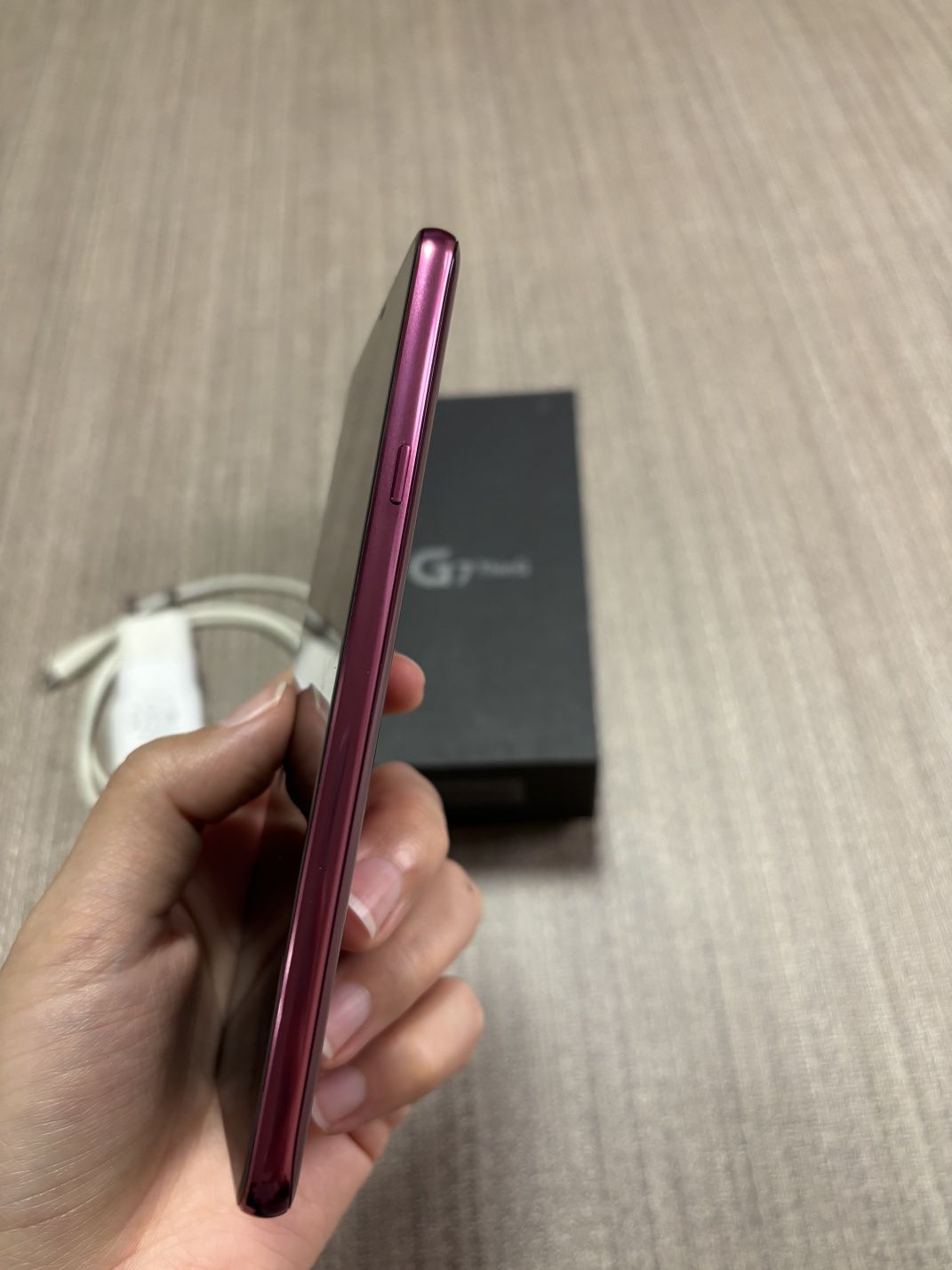LG G7 розовый 64 гига