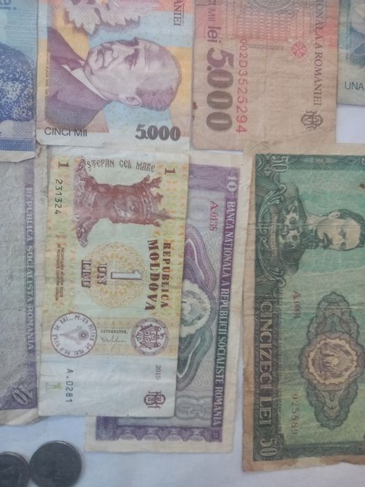 Bani vechi de vanzare