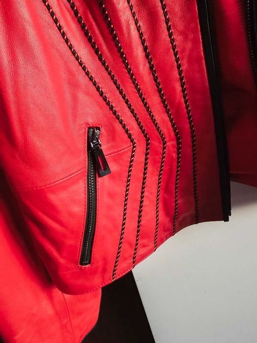 Червено кожено яке