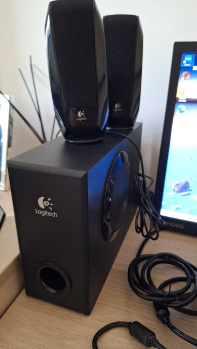 calculator +monitor+sistem audio+mouse +tastatura