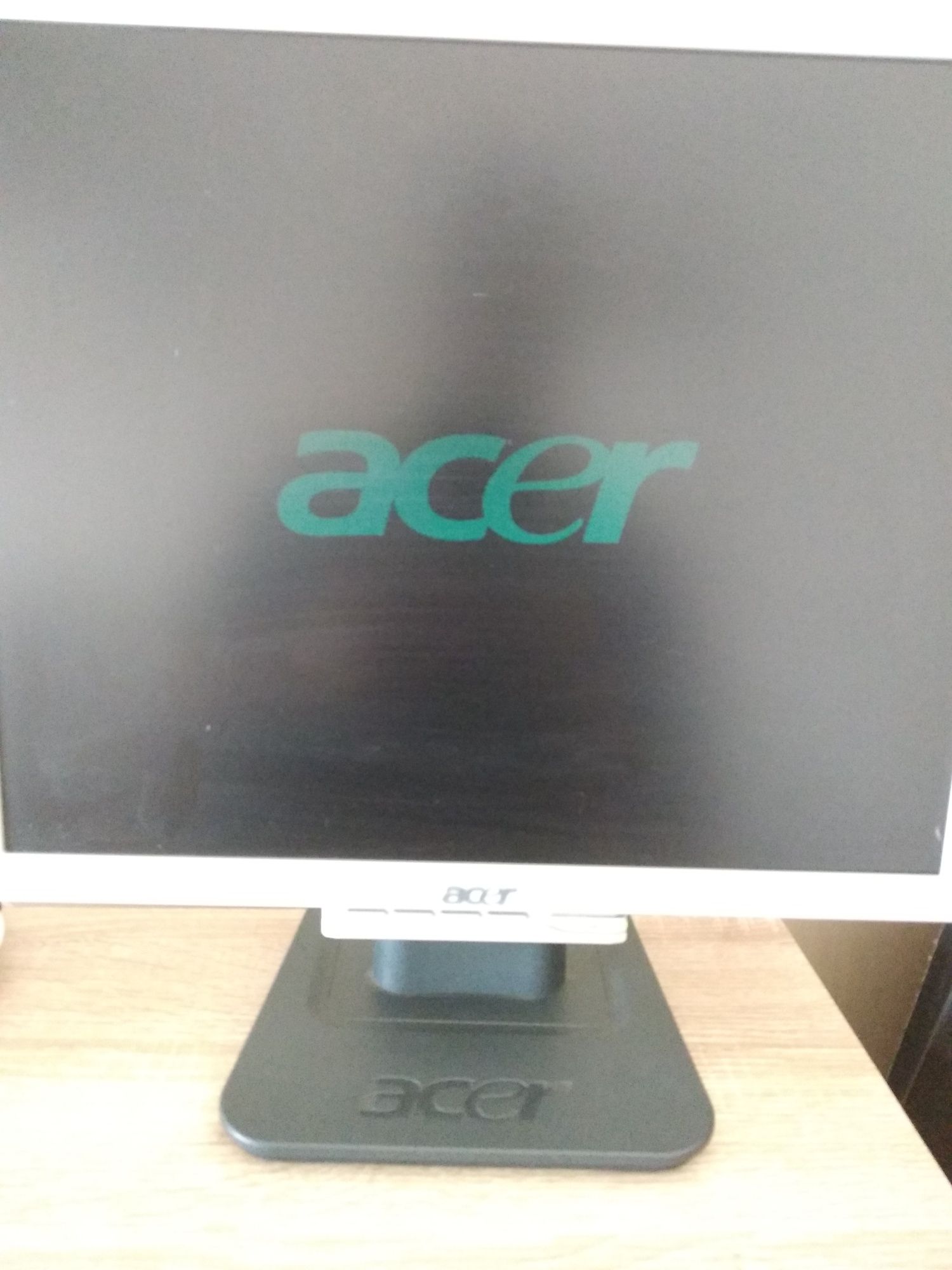 Монитор Acer 17 като нов