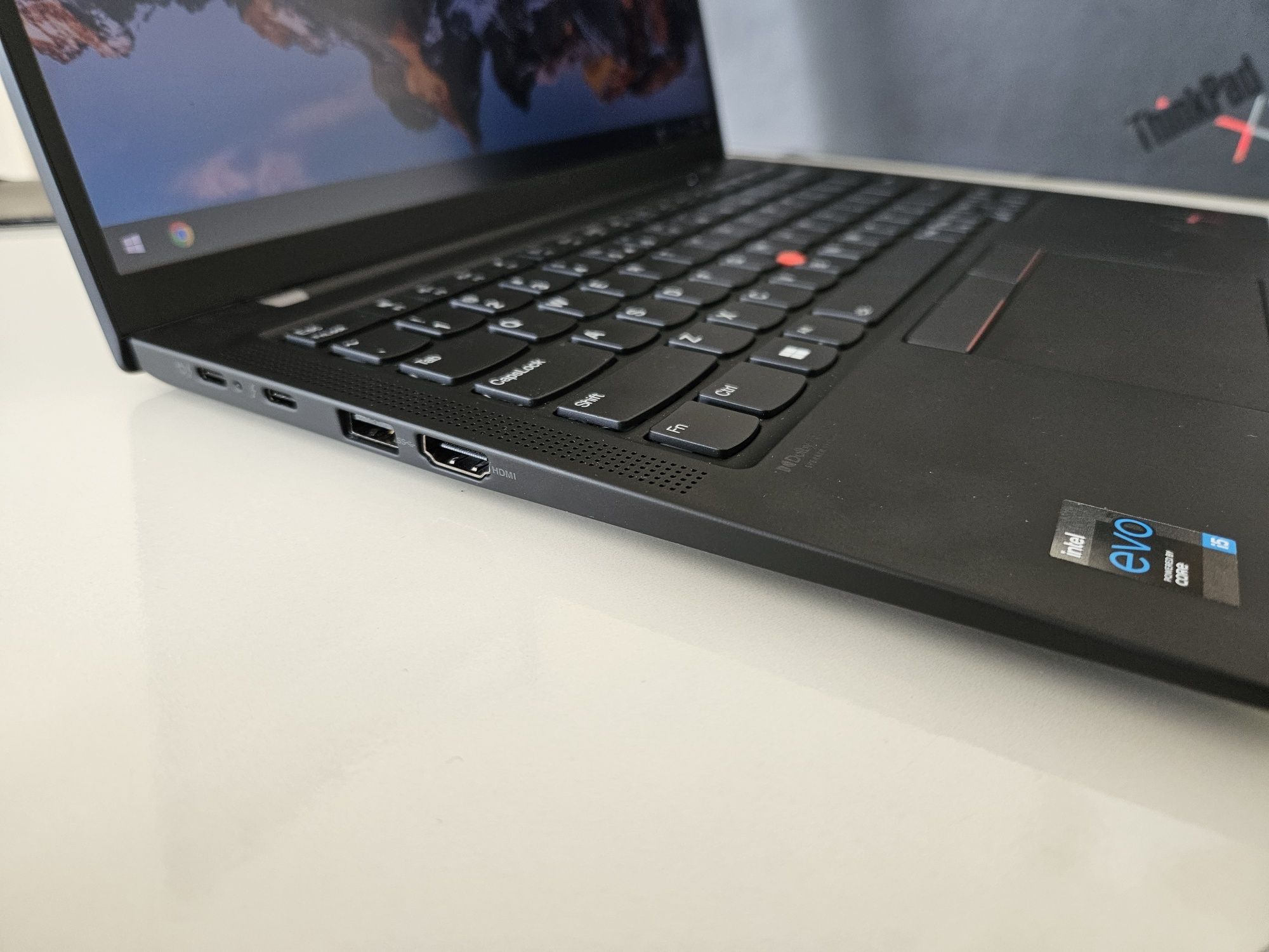 Lenovo X1 Carbon Gen9  4G-LTE/11th Gen Core i5/16Gb/512GB SSD