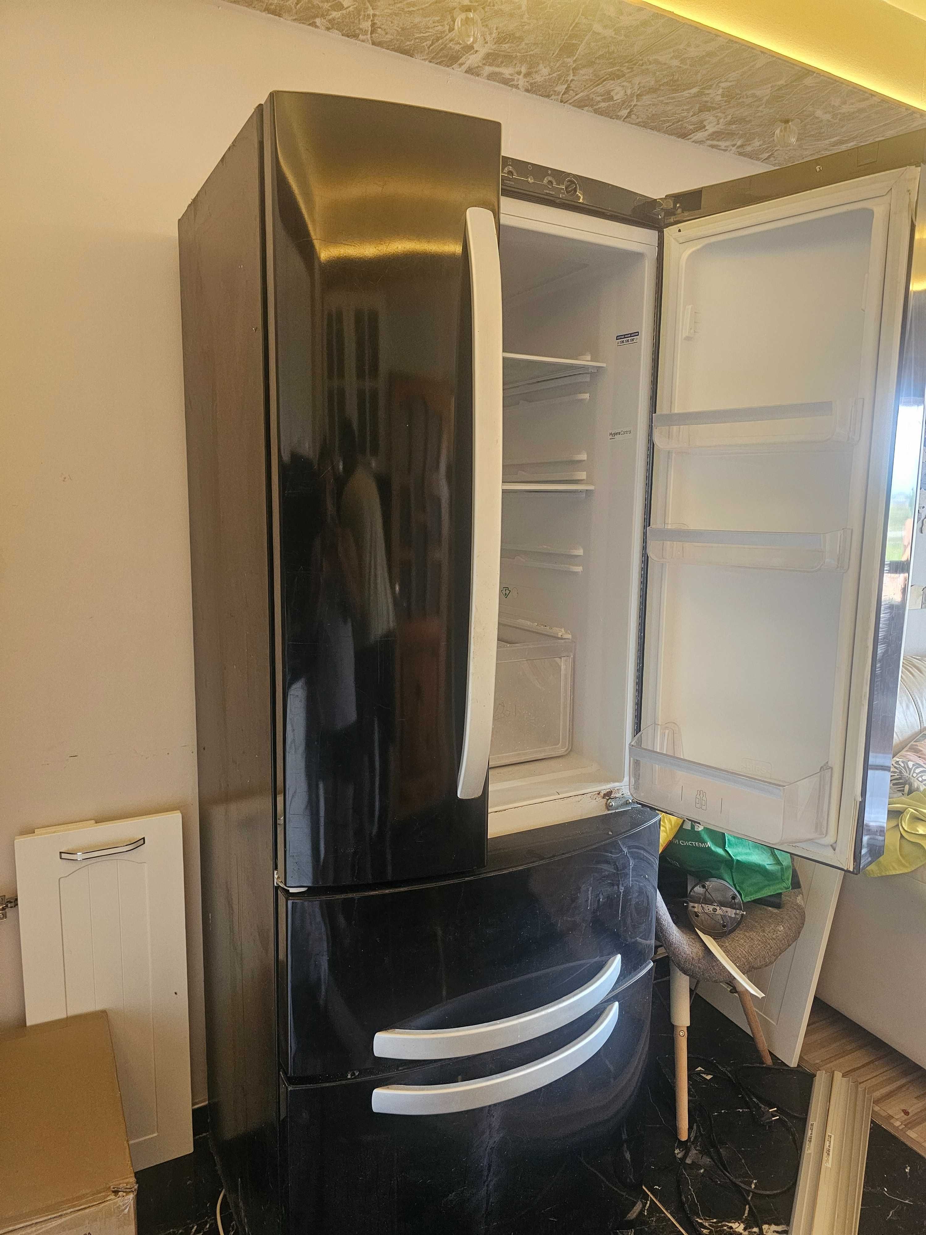 Хладилник с две врати hotpoint