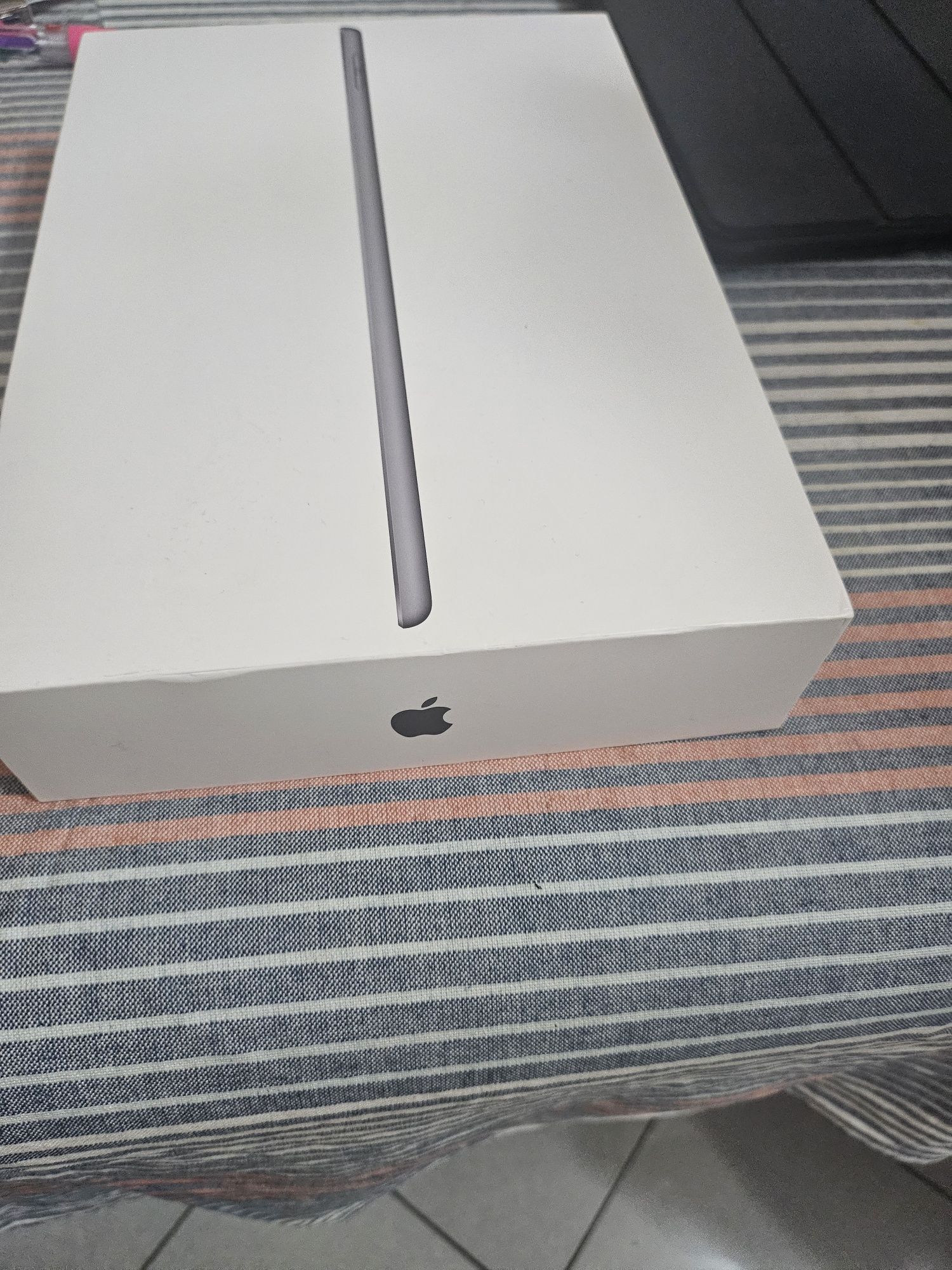 Apple ipad 8 Wi-Fi +Cellular
