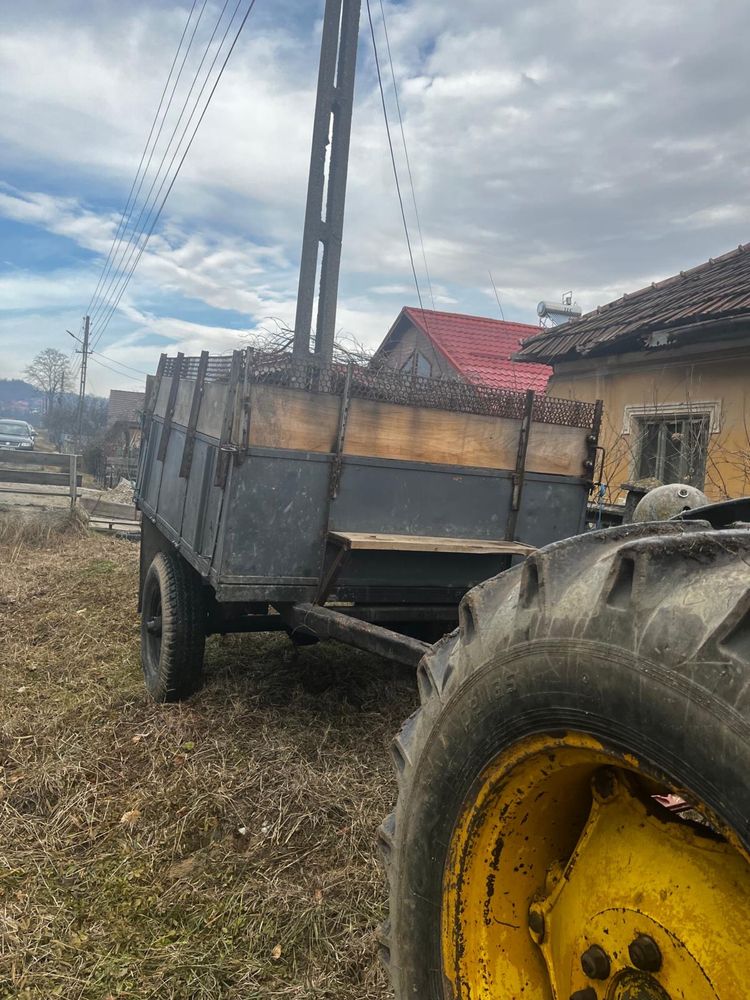 Ansamblu tractor plus remorcă