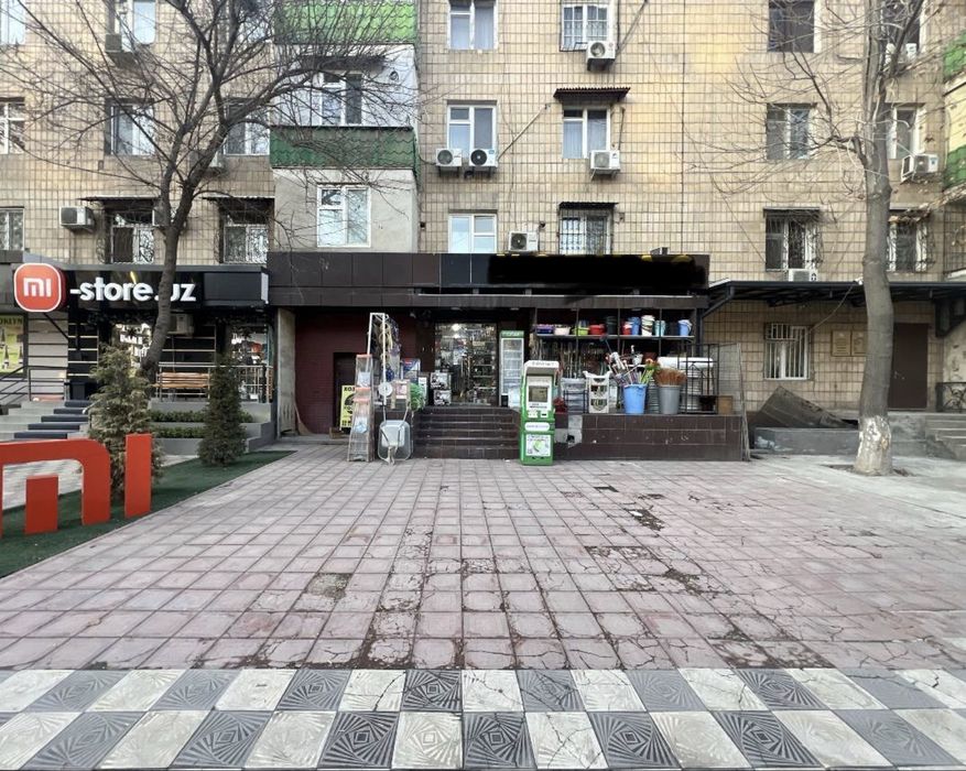 М Ойбек  Шахрисабз 15, 100 квм нежилой.open space. 1 линия с парковкой