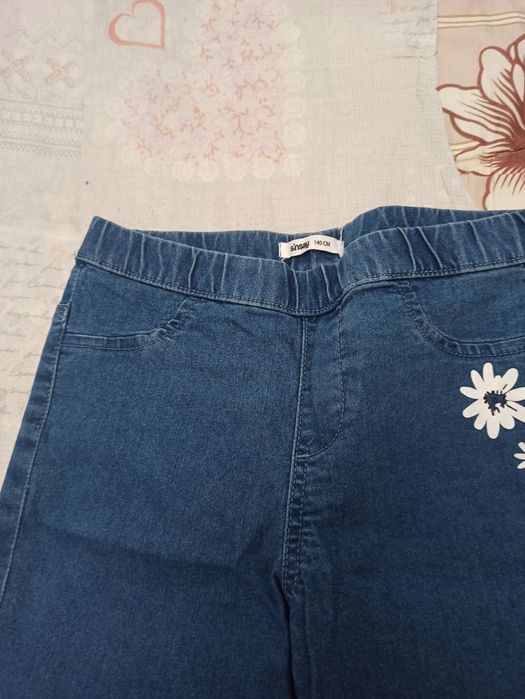 Детски дънки за момиче