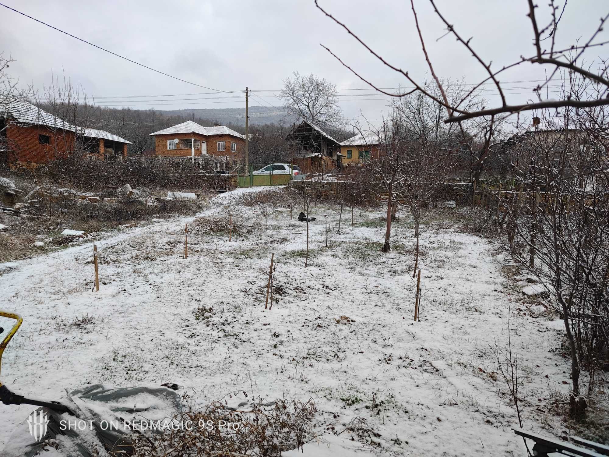 Къща с двор в с.Каменна Рикса