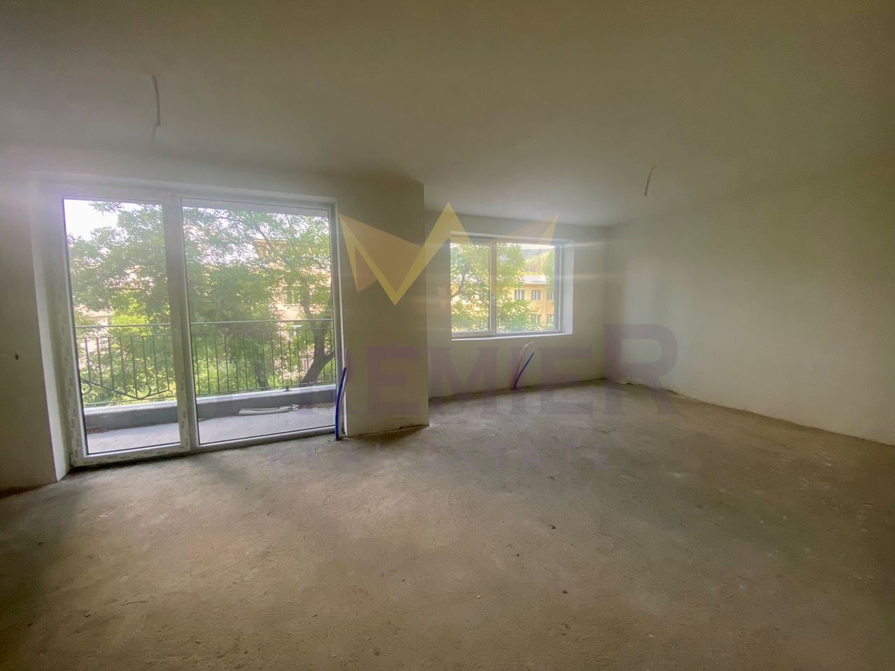 Продава се Двустаен апартамент в Перник, Център - 97 кв.м за 1400 €/кв.м - Снимка #3