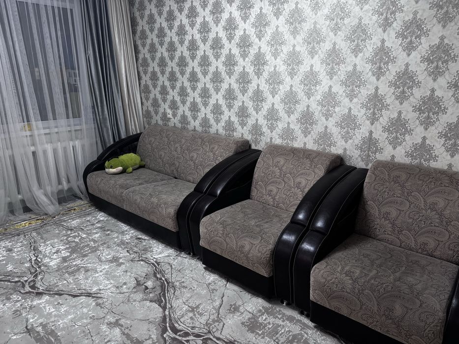 Продам диван и два кресло.