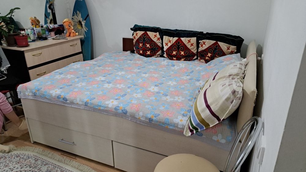 Кровать с матрасом