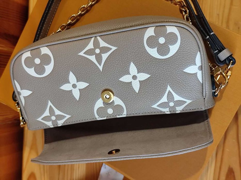 Louis Vuitton дамска чанта със свалящи се кожена каишка и верижка