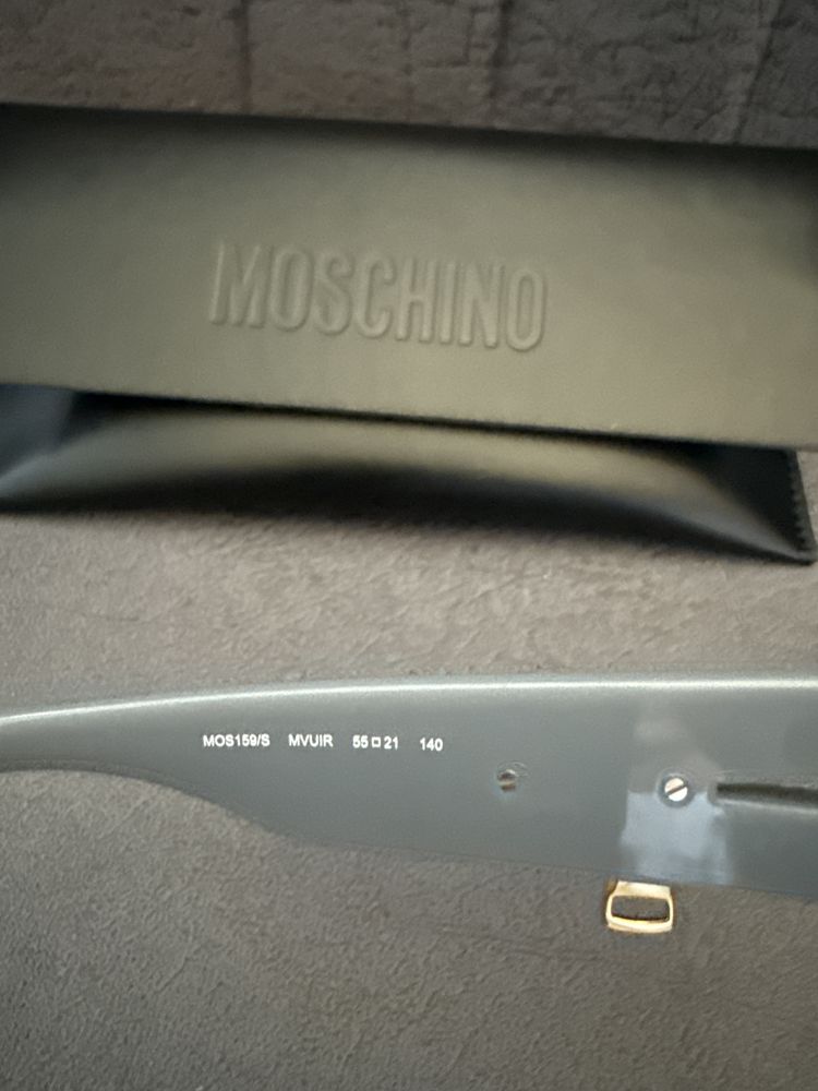 Слънчеви очила MOSCHINO