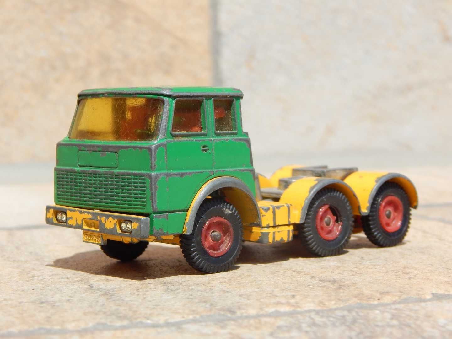 Macheta camion cap tractor veche Henschel F201S-2A Siku 1:50 uzat