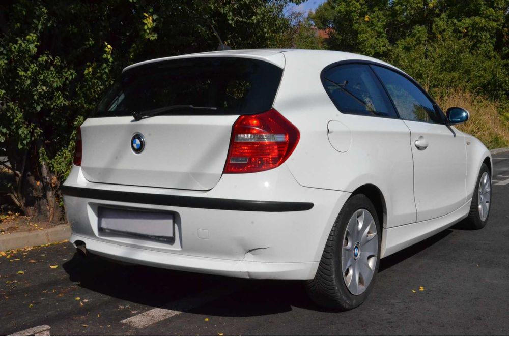 Vând BMW Seria 1 alb - 116i benzină, 2009, rulaj mic, bine întreținută