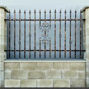 Vand garduri și porți la cererea clientului