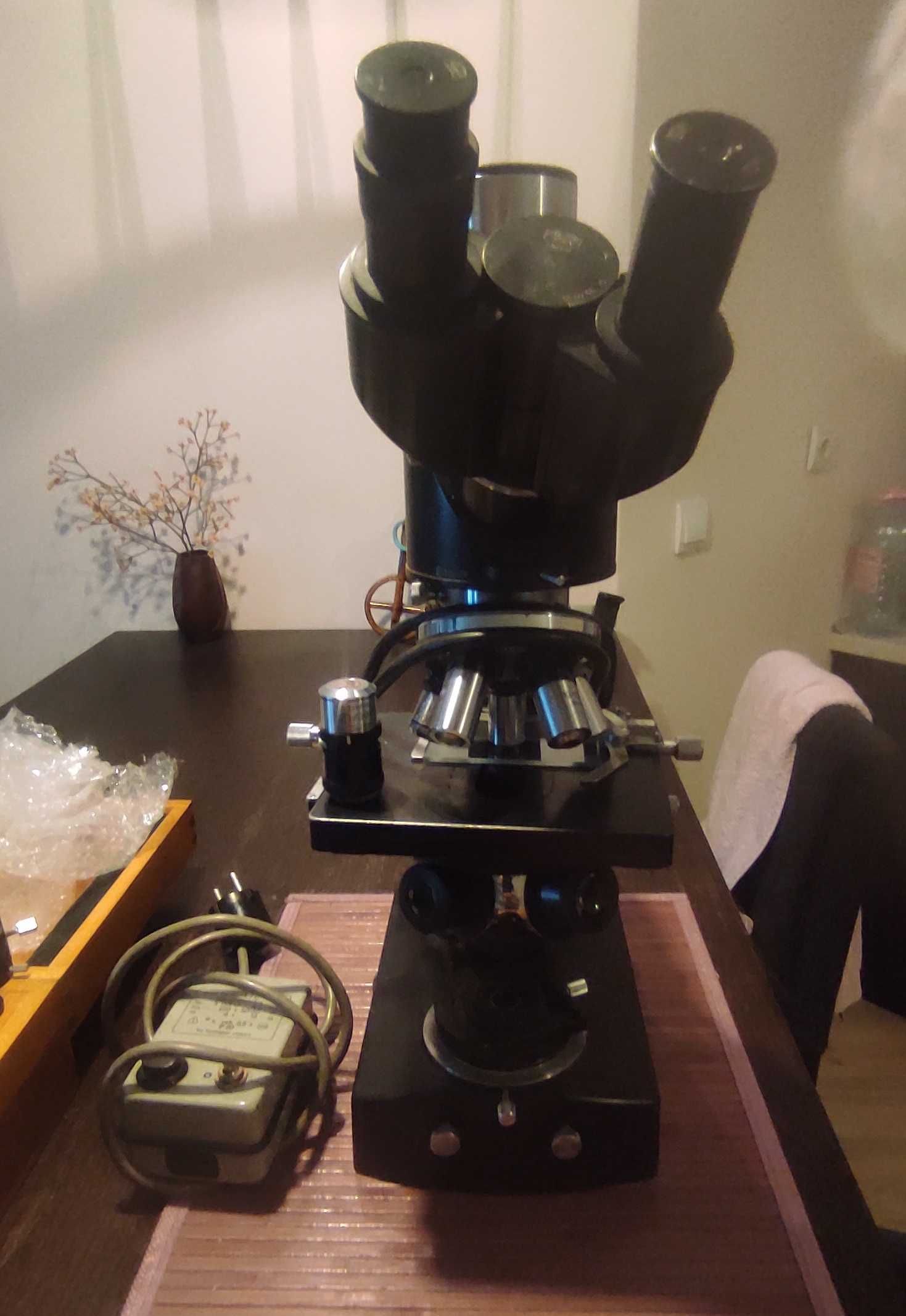 Mикроскоп тринокуляр Carl Zeiss с аксесоари.