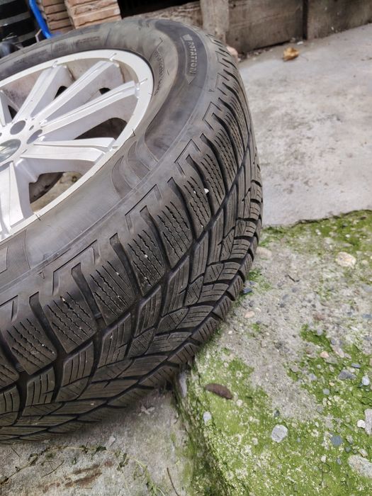 Vând 4 jante cu cauciucuri de iarna pe 18