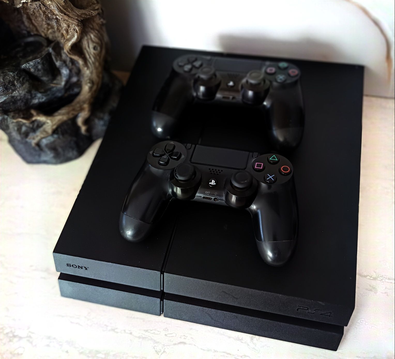 PS4/PlayStation 4 Phat 500GB HDD cu peste 10 jocuri+GTA 5+2 Manete