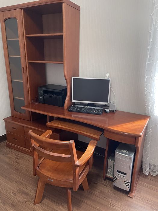 Книжный шкаф с компьютерным столом из дерева