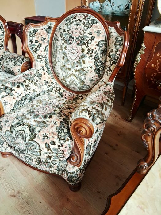 Диван  с  кресла