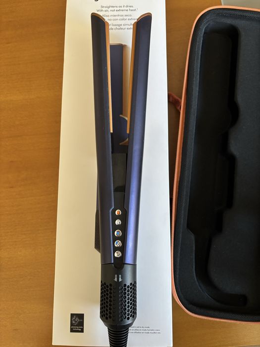 Dyson airstrait HT01