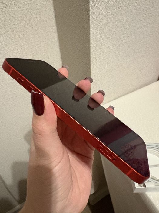 IPHONE 12 красного цвета