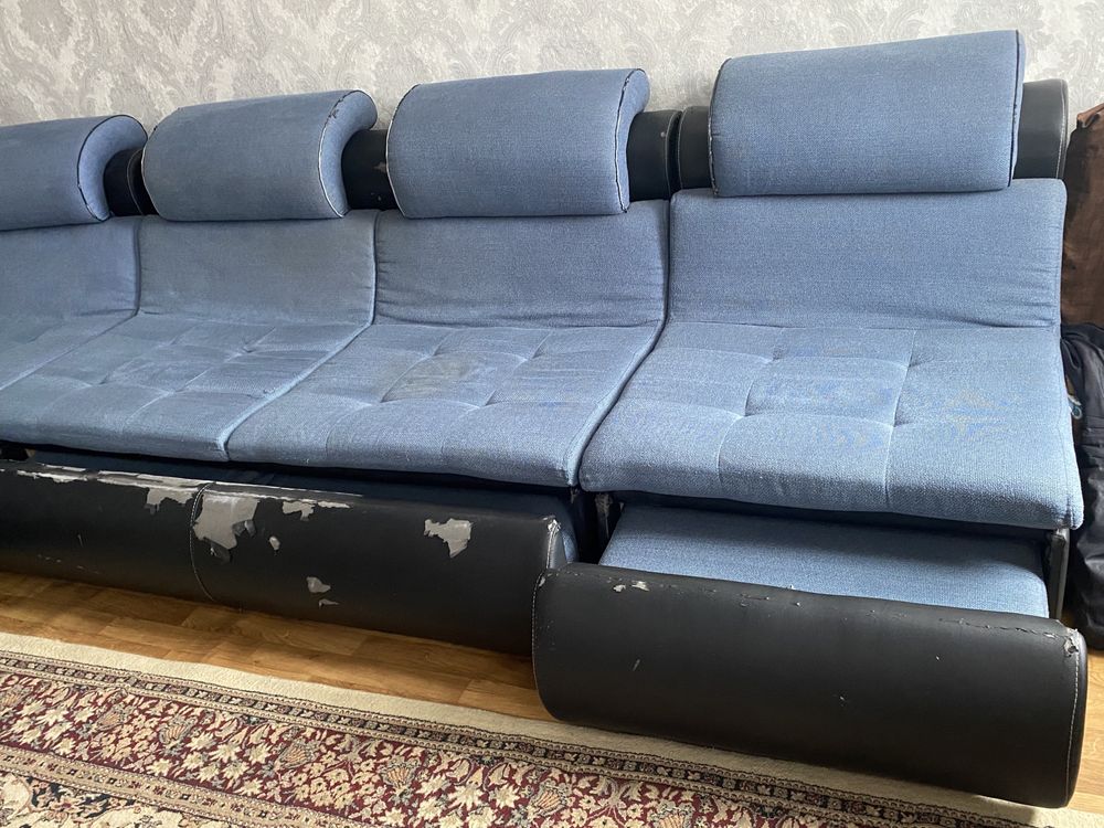 Продам срочно диван б/у но чистый