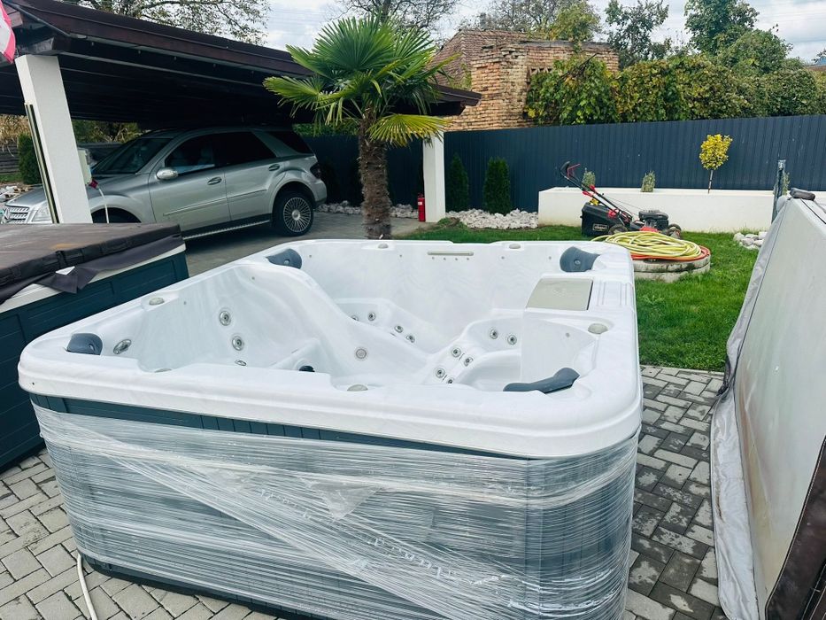 Vand jacuzzi  7 persoane accep  variante auto sau moto