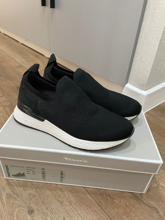 Кроссовки женские