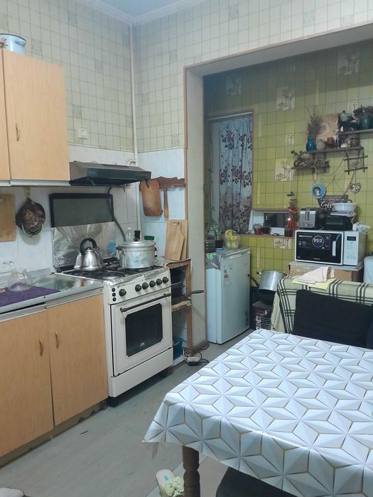 Продам 2 комнатую квартиру . Состояние средне.кадышева базар