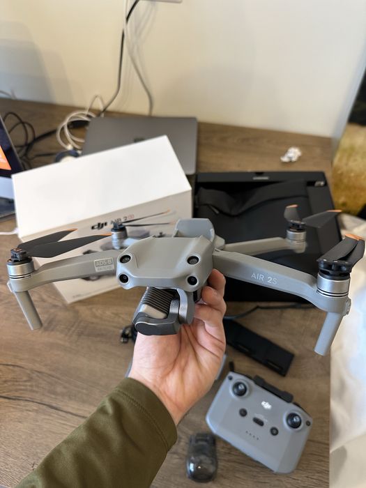 Drona Dji Air 2S more combo,2 acumulatori,hub, accesorii sigilate.