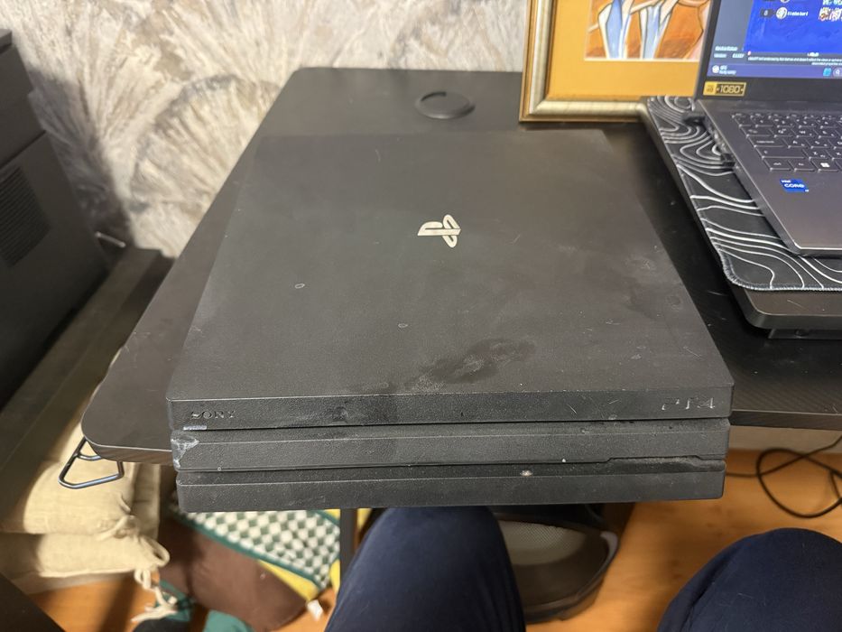 Playstation 4 pro+2 контролера и 2 игри по избор за ps4