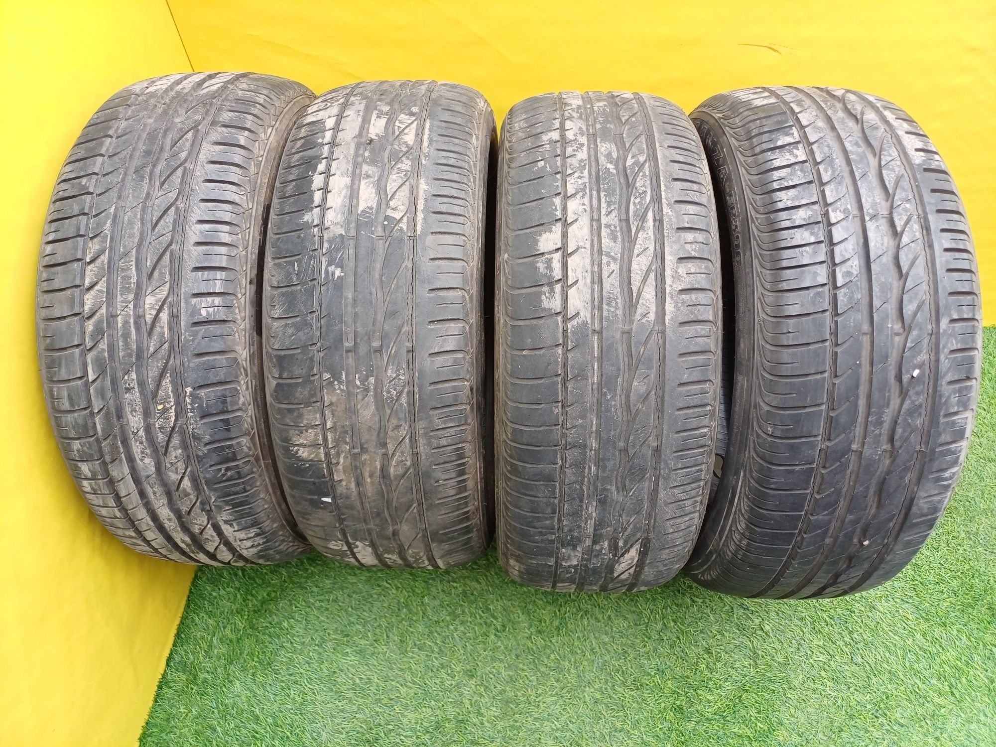 Шины 215/55 R17 Bridgestone комплект.