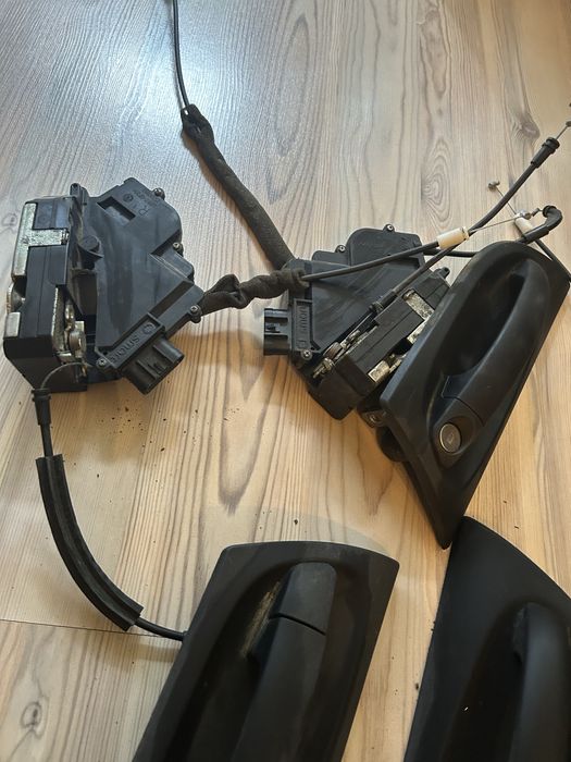 Sistem de inchidere usi Smart Fourfour