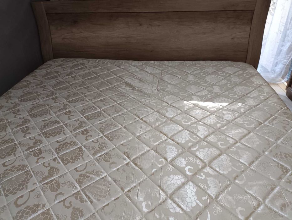 Продается двуспальная кровать с ортопедическим матрасом