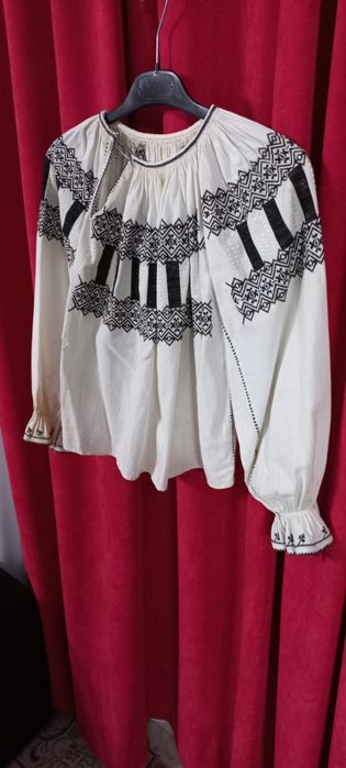 Ie 100% Autentică. 100 de ani