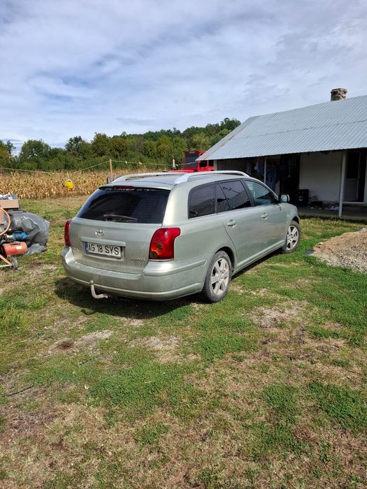 Vând Toyota avensis