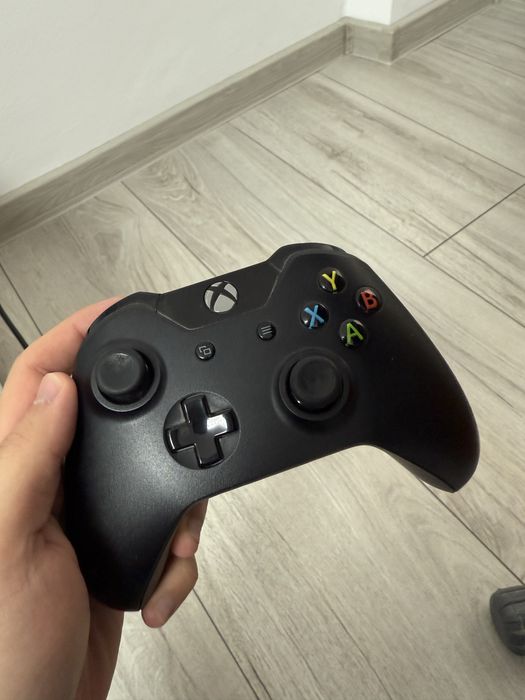 XBOX ONE 1TB + 3 casete de jocuri