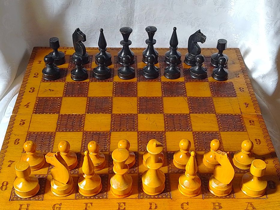 Стар дървен шах,Табла - Размери - 34 х 34см.