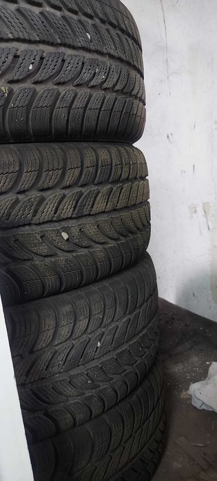 Перфектни,почти нови зимни гуми 205/55/16 debica frigo 2