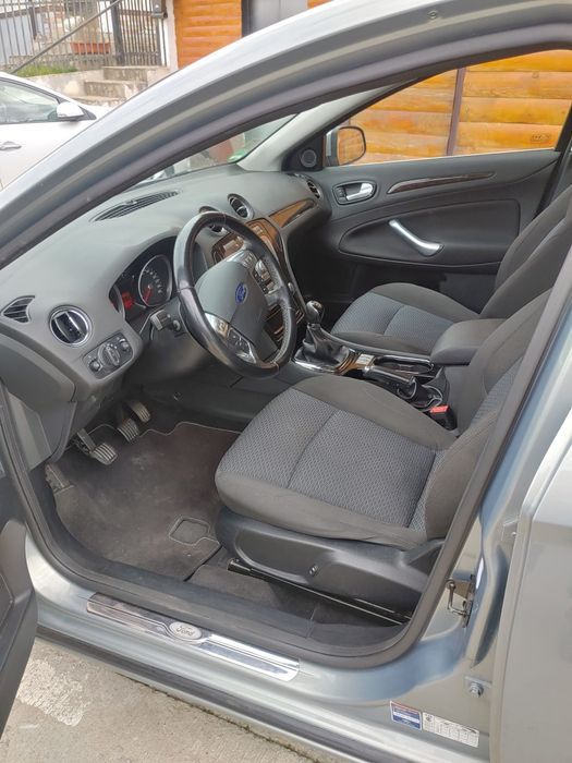 Vand Ford Mondeo din 2009 motor 1998 benzinaVând ford monden din 2009