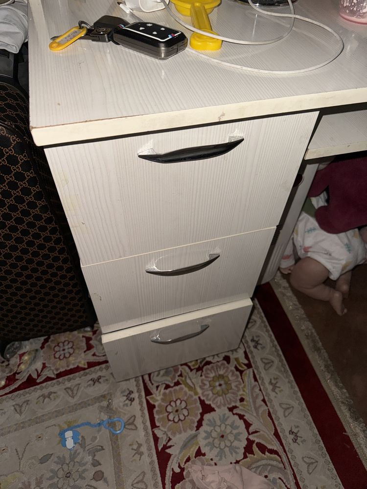 Продаю компьютерный стол