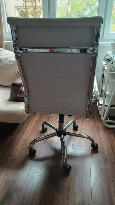 Бял офис стол за бюро с падащ механизъм